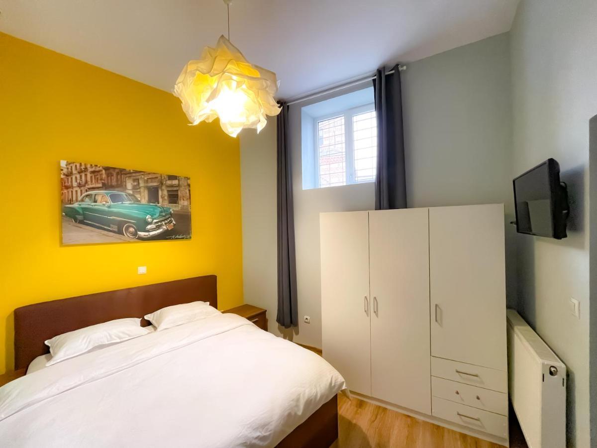 Cool Flat In The Heart Of Bucharest's Fun And History *