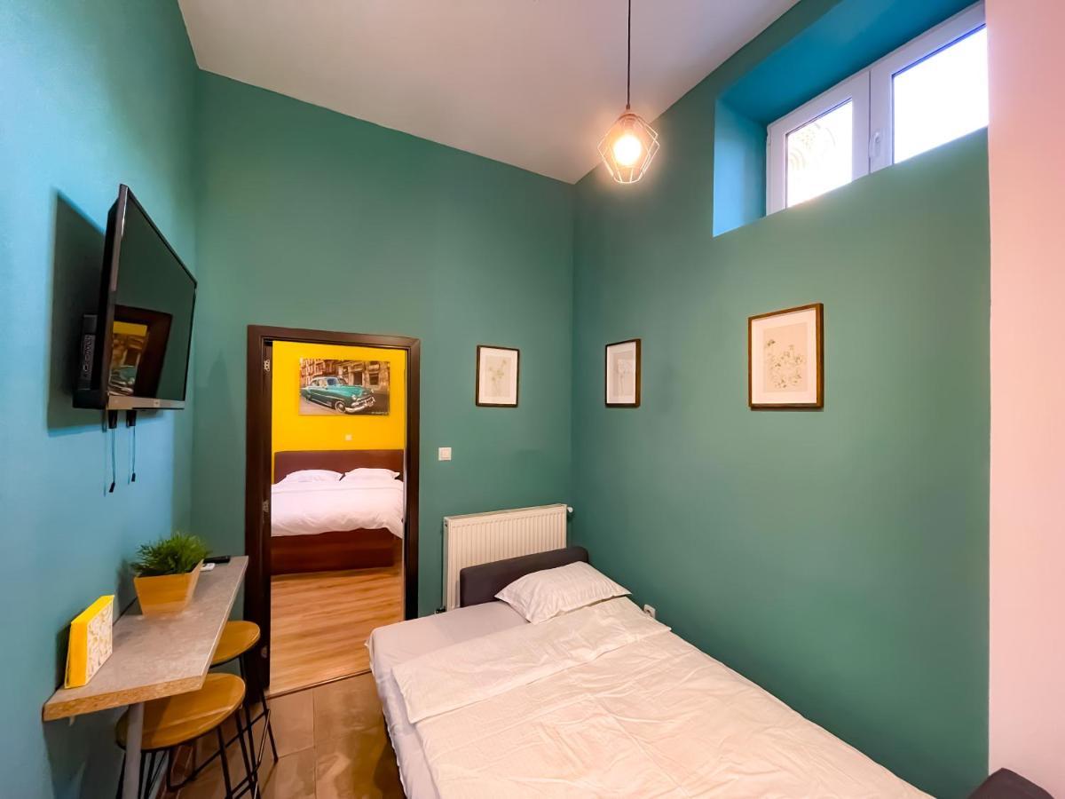Cool Flat In The Heart Of Bucharest's Fun And History *