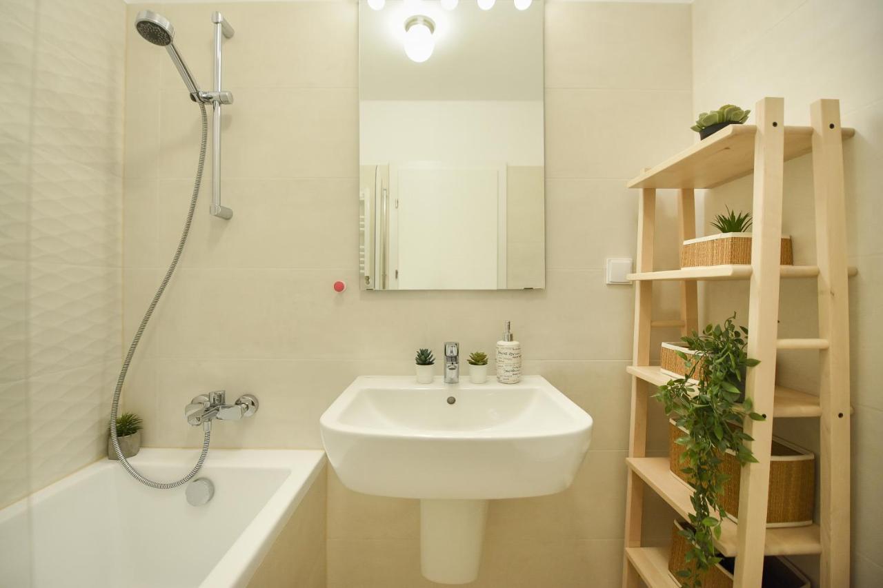 Vacation Feel - 2br With Terrace & Private Parking In Baneasa Bucareste