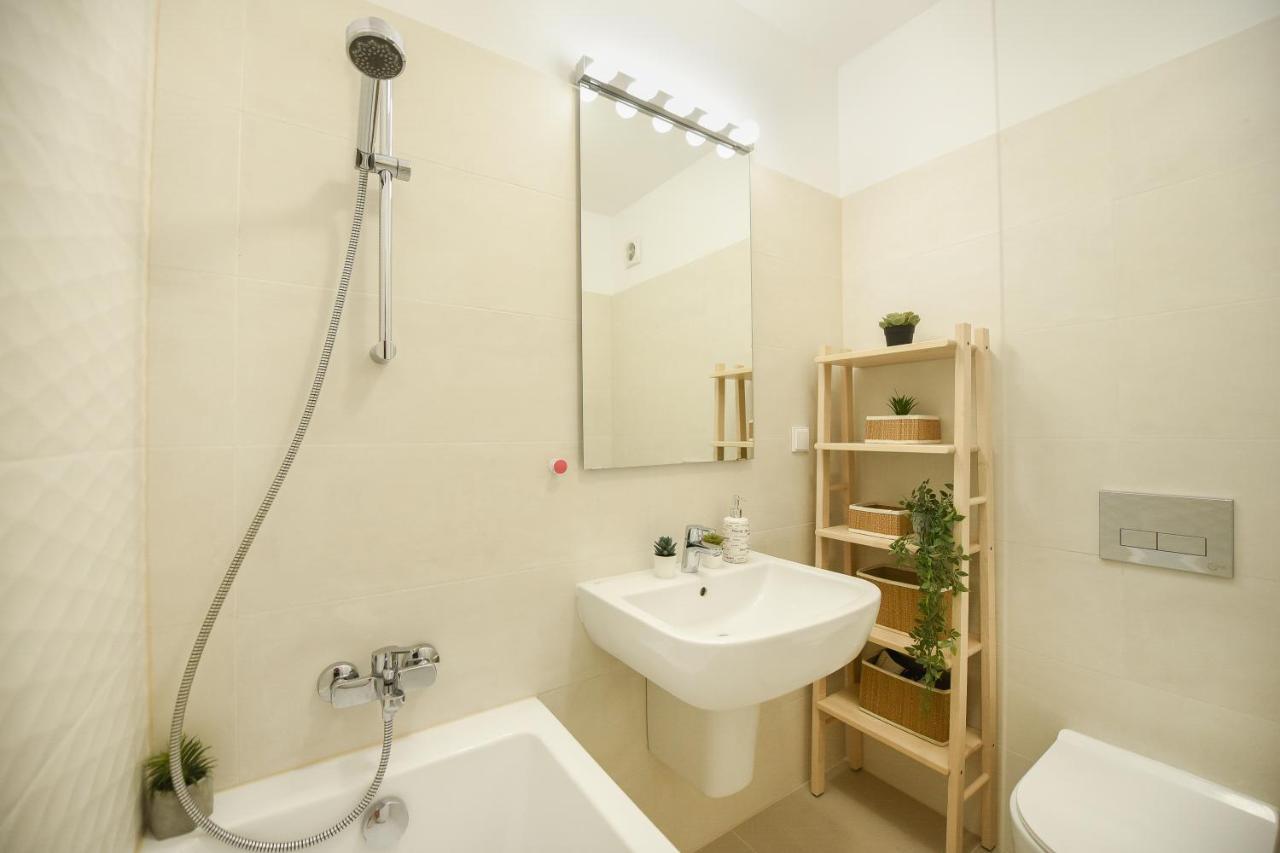 Apartamento Vacation Feel - 2br With Terrace & Private Parking In Baneasa *