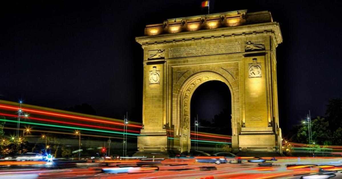 Luxury By The Park / Arch Of Triumph *