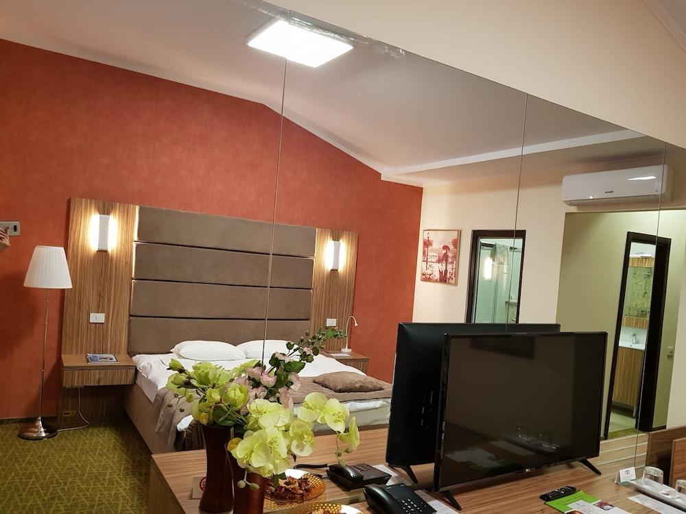 Tecadra Hotel Bucharest