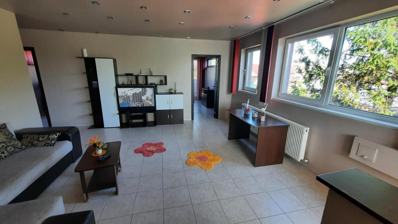 Spacious, Modern In New - Sleeps 6