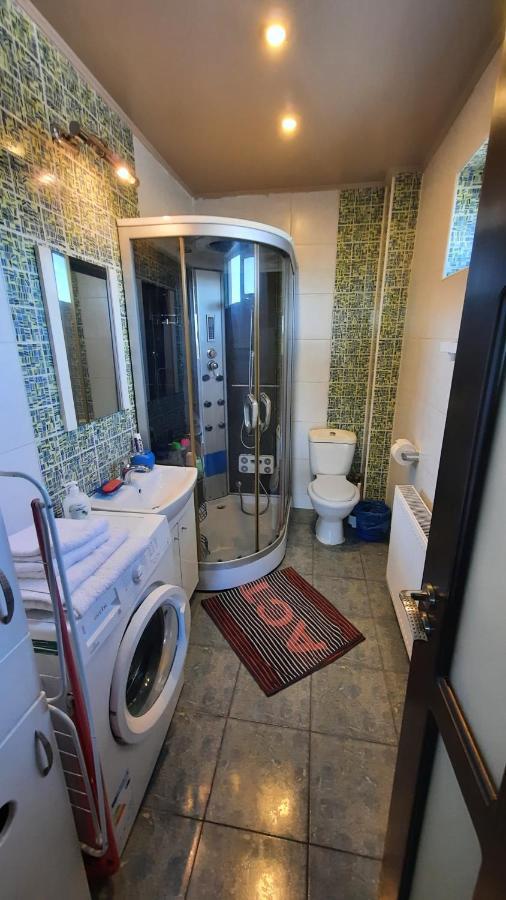 Spacious, Modern In New - Sleeps 6 *