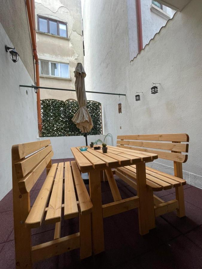 Apartment W/ Fire Place - Ground Floor