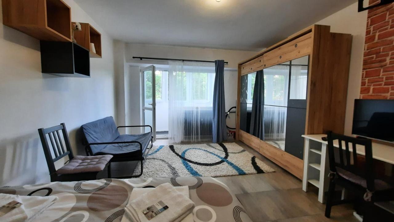 Lovely 1-room Unit, With Air Conditioning Apartment *