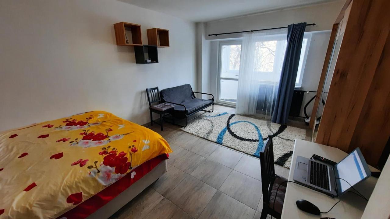 Lovely 1-room Unit, With Air Conditioning *