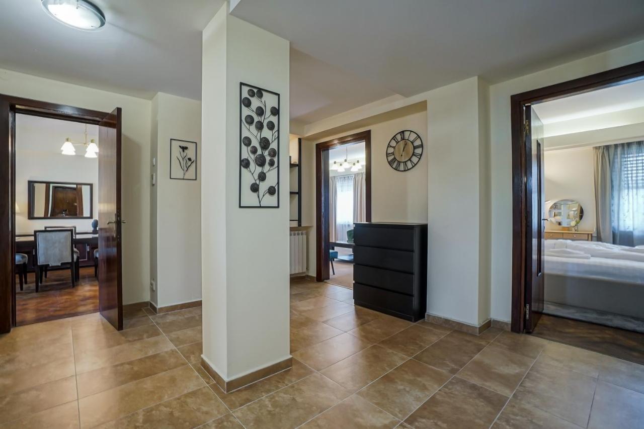 Lovely - 3 Bdr. Serviced In Old Town Apartament Bucureşti