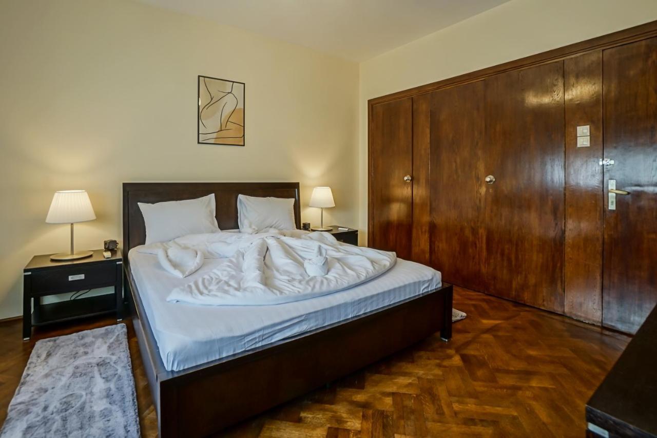Lovely - 3 Bdr. Serviced In Old Town Apartament Bucureşti