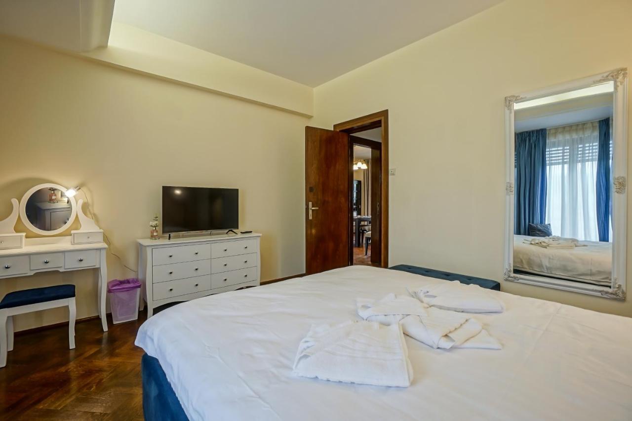 Lovely - 3 Bdr. Serviced In Old Town Apartament
