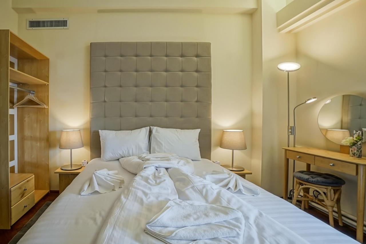Lovely - 3 Bdr. Serviced In Old Town *