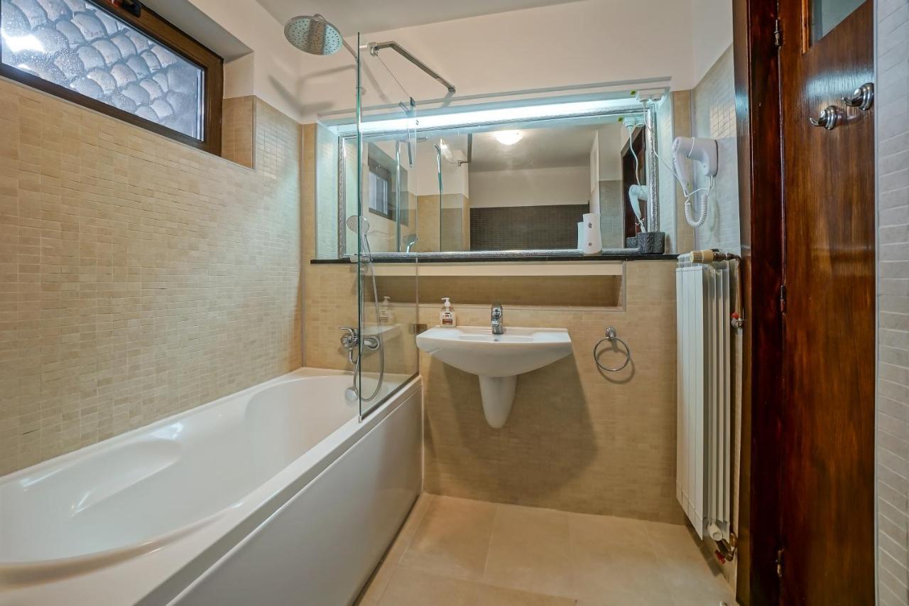 Apartament Lovely - 3 Bdr. Serviced In Old Town Bucureşti