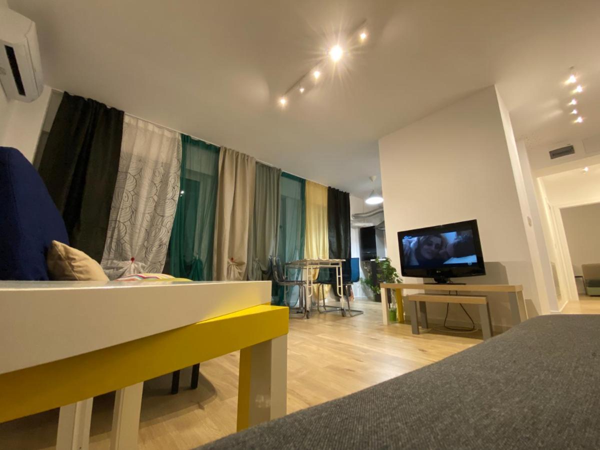 Apartment 109-7 With Roof View *