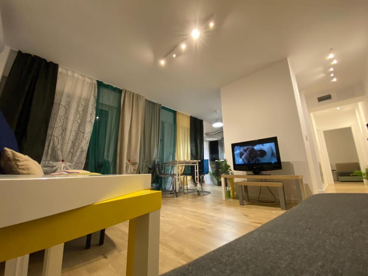 Apartment 109-7 With Roof View Bucharest