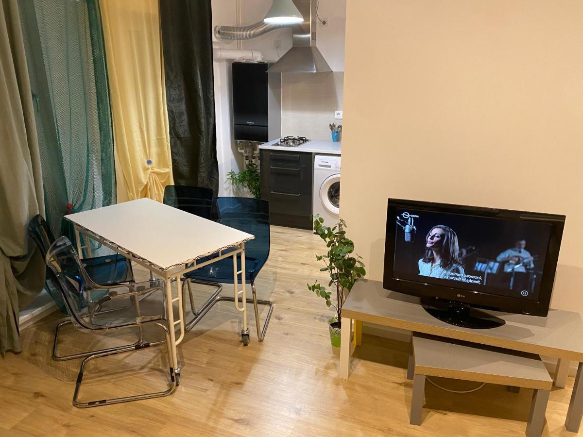 Apartment 109-7 With Roof View