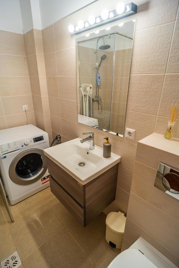 Sunny & Spacious Place With Breathtaking View Apartamento Bucareste