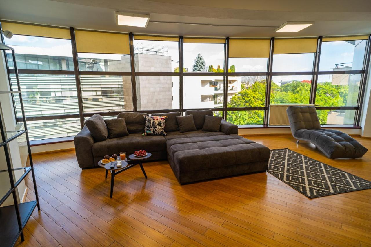 Sunny & Spacious Place With Breathtaking View Apartamento Bucareste