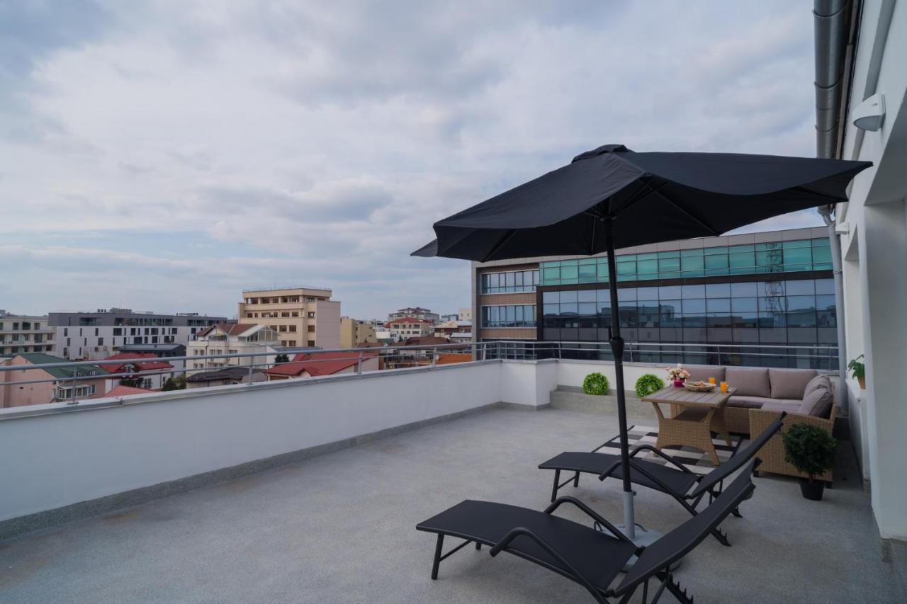 Apartment Penthouse With Huge Rooftop Terrace & View Bucharest