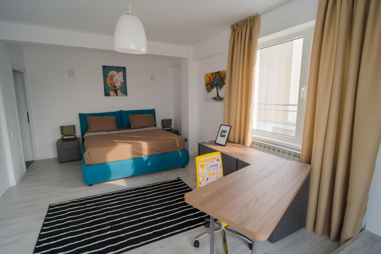 Penthouse With Huge Rooftop Terrace & View Bucharest