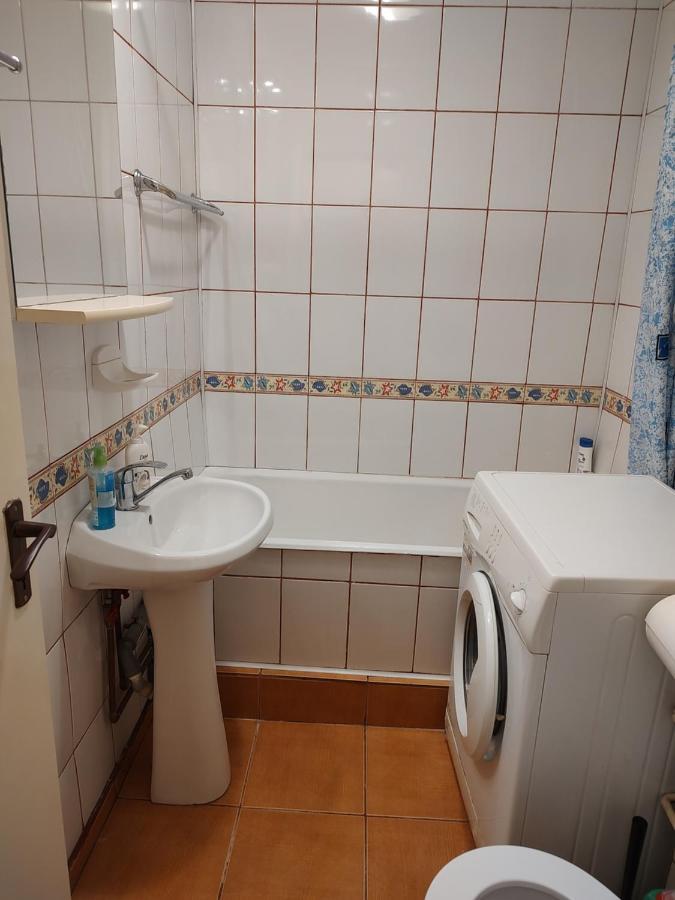 Bedroom In Centre Nearby Metro Bucharest