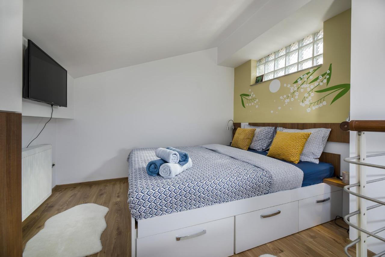 Penthouse With Sauna And Terrace * Bucareste