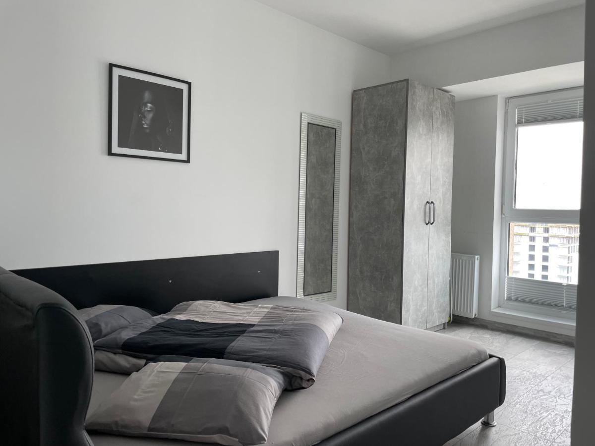 Cozy 2-room Penthouse Lakeview W14 Bucureşti