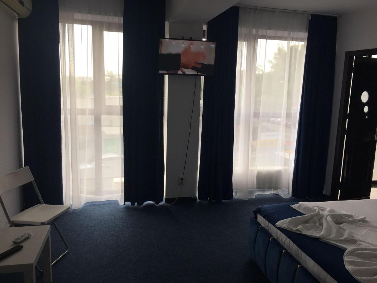 Blue * Bucureşti