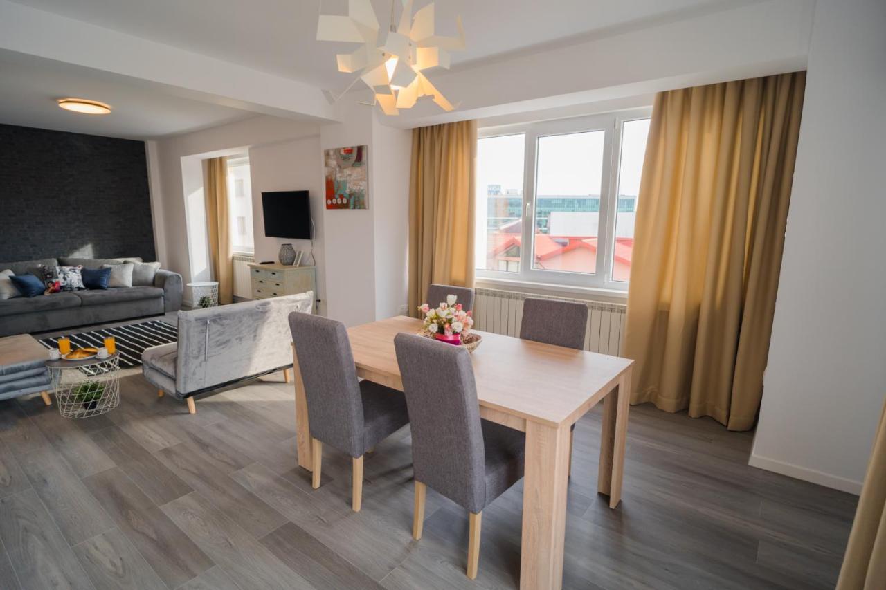 Apartment Penthouse With Huge Rooftop Terrace & View *