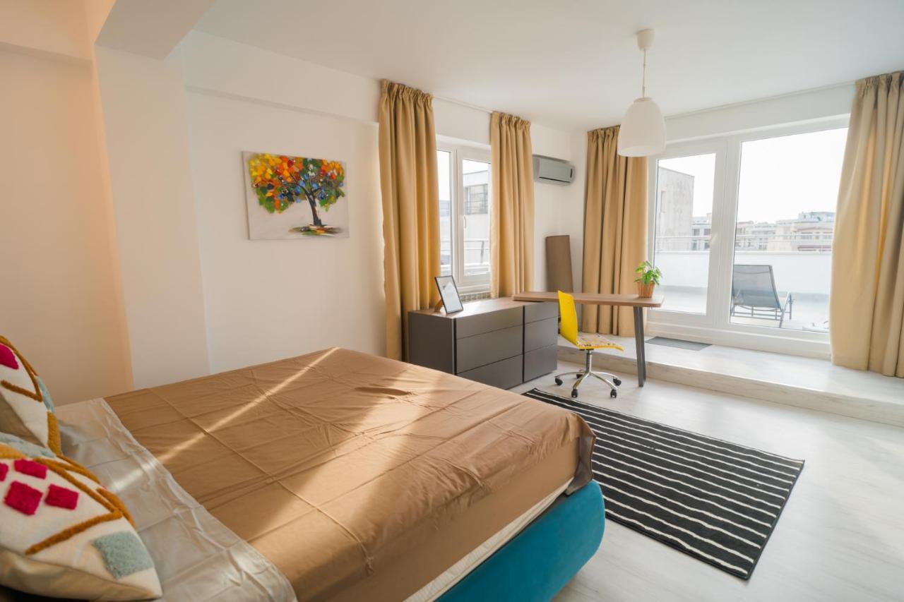 Apartment Penthouse With Huge Rooftop Terrace & View Bucharest