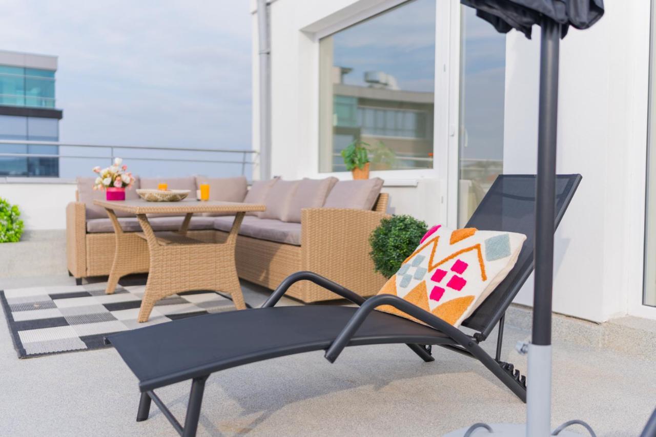 Penthouse With Huge Rooftop Terrace & View Apartment Bucharest