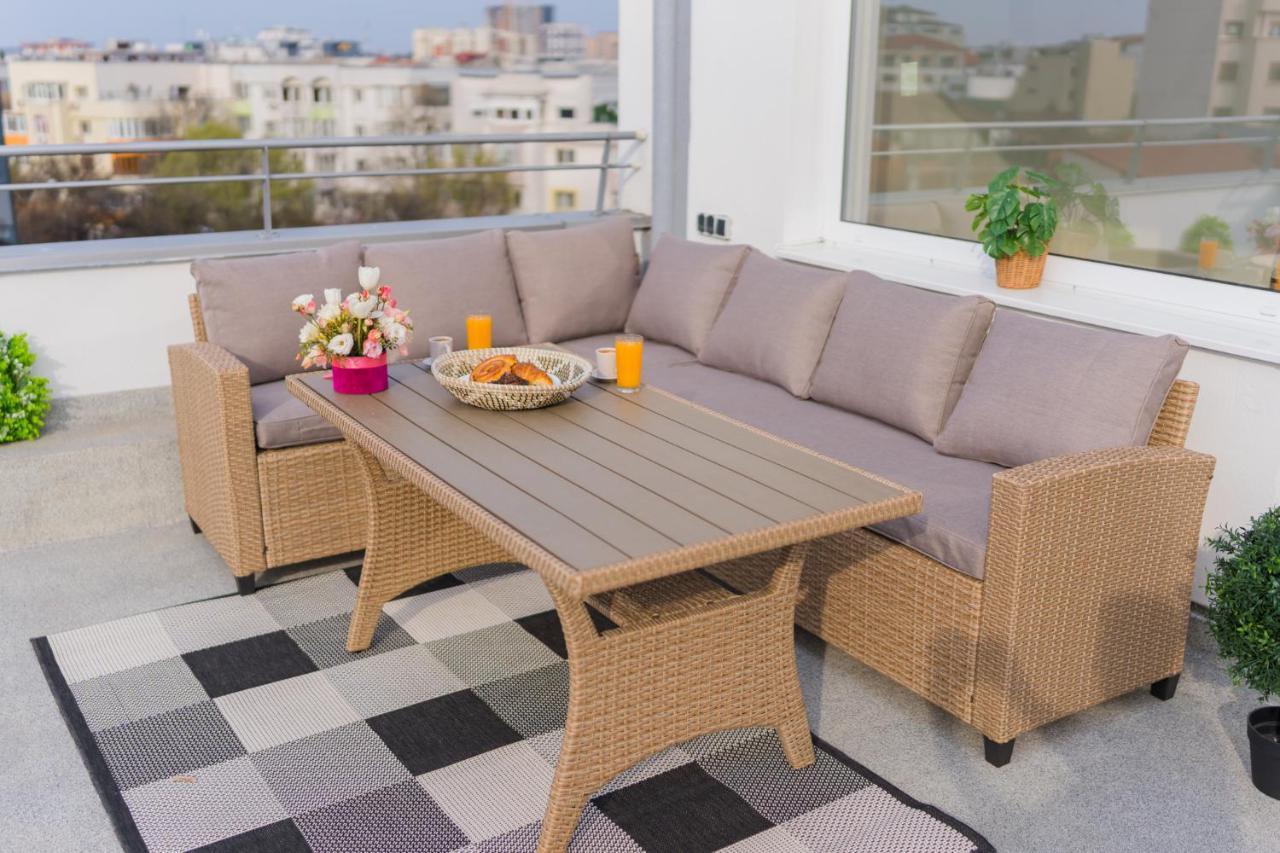 Apartment Penthouse With Huge Rooftop Terrace & View Bucharest
