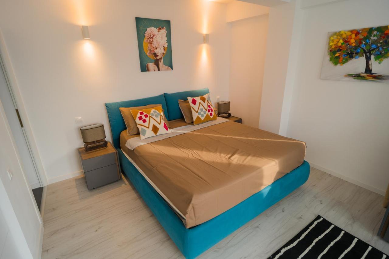 Apartment Penthouse With Huge Rooftop Terrace & View Bucharest