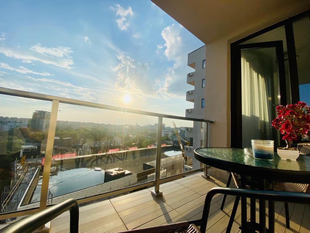 Soho - View With Rooftop Garden * Bucureşti
