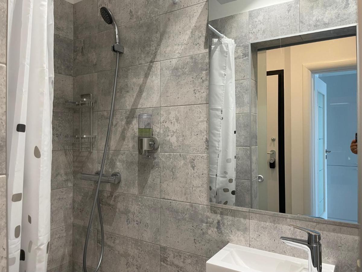 Cozy 2-room Penthouse Lakeview W14 Apartament