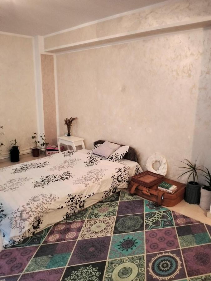 Royal Awoun * Bucureşti