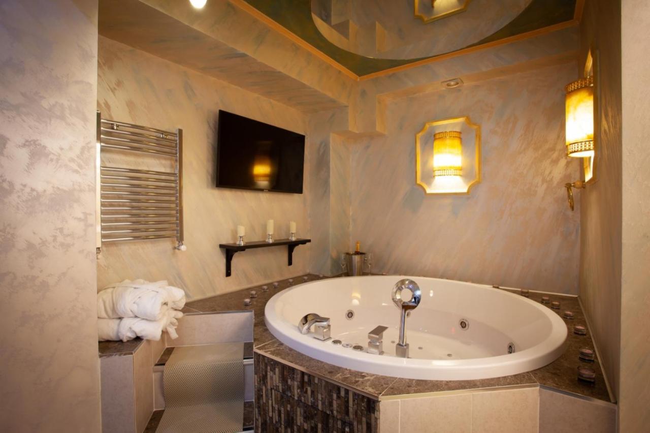 Private Jacuzzi W/ Parking Spot *