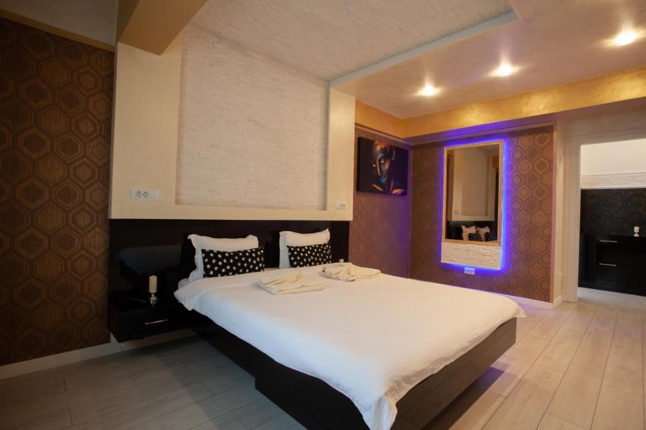 Apartment Private Jacuzzi W/ Parking Spot Bucharest