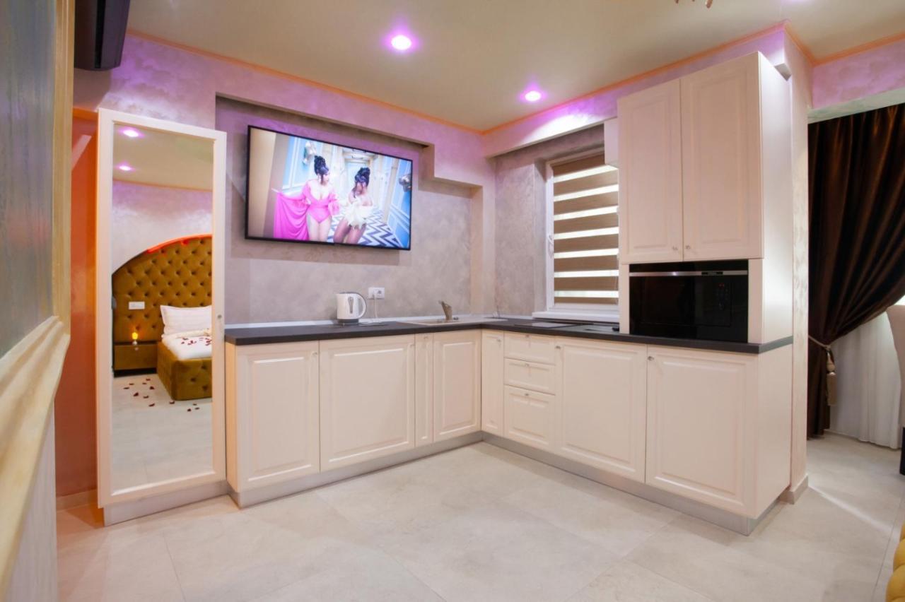 Private Jacuzzi W/ Parking Spot Apartment Bucharest