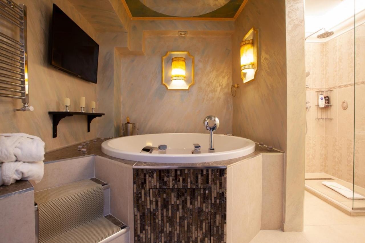 Apartment Private Jacuzzi W/ Parking Spot Bucharest