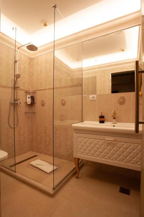 Private Jacuzzi W/ Parking Spot Apartment Bucharest
