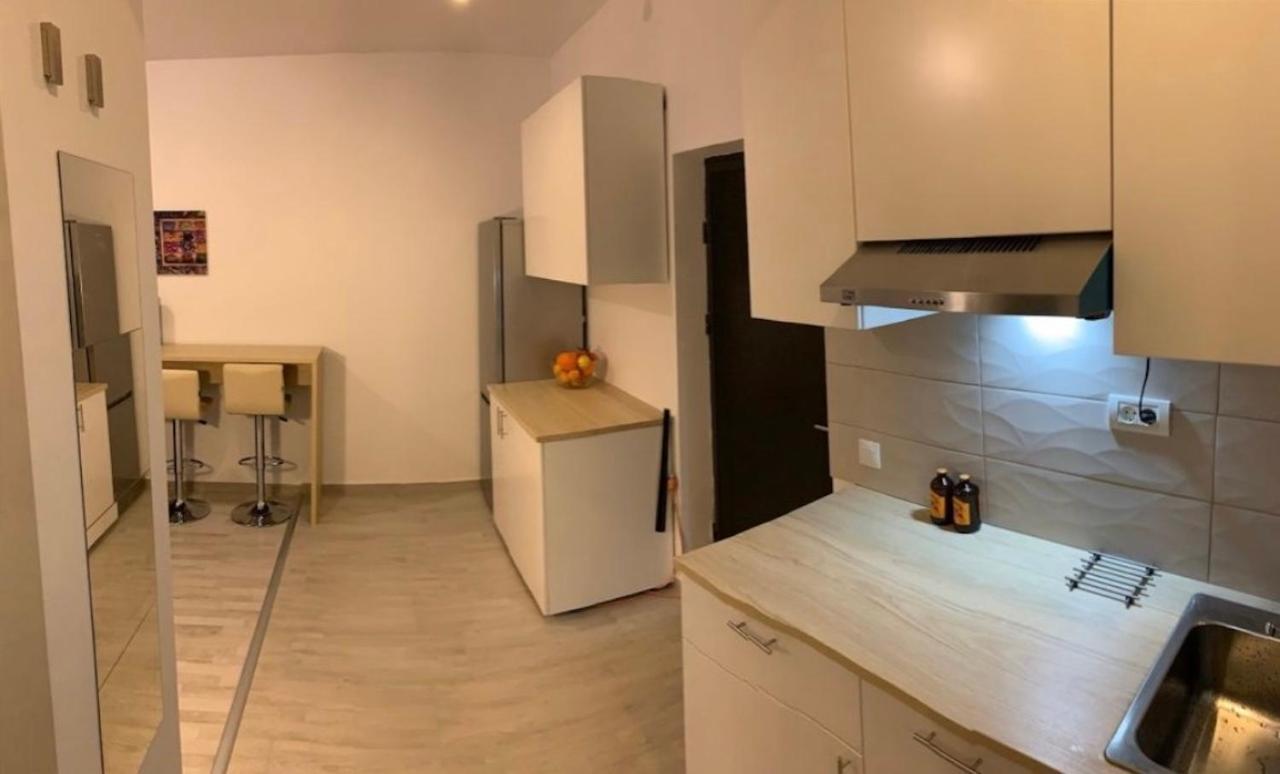 Apartment Retreat Luxury Near Presidential Palace