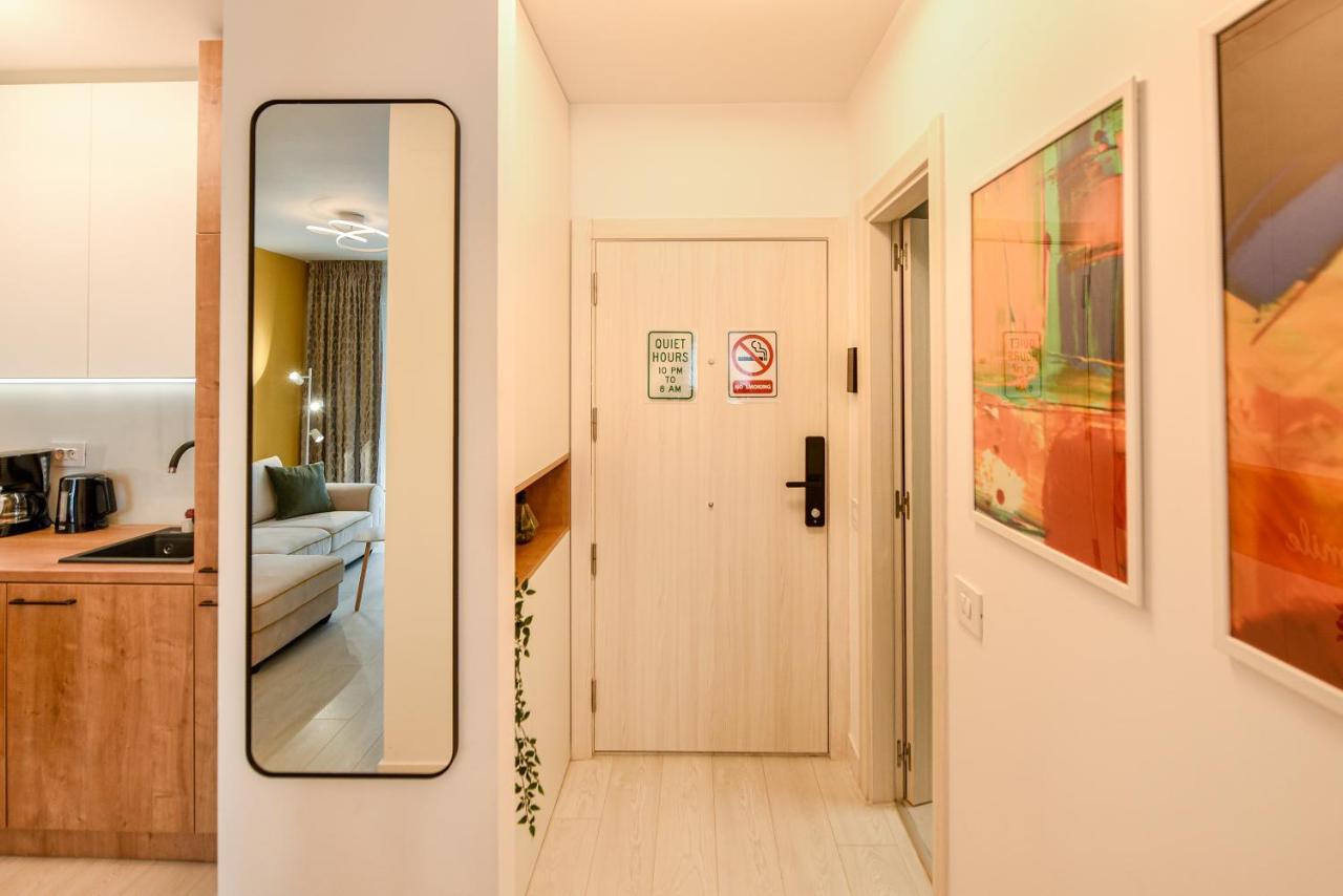 Colorful Fusion - Modern 1br Near Romexpo Center