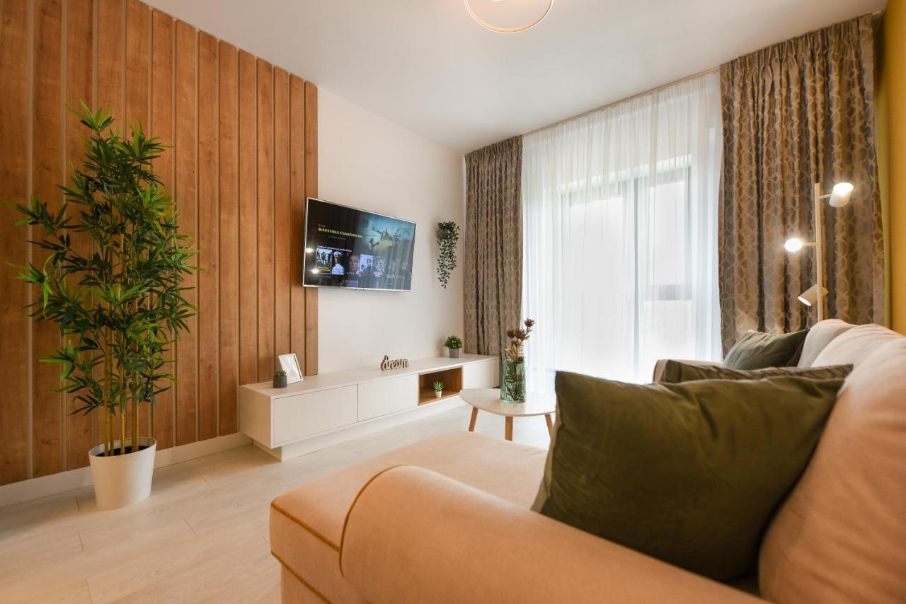 Colorful Fusion - Modern 1br Near Romexpo Center *