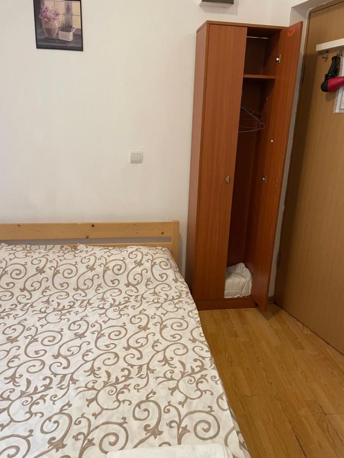 Studio Piata Amzei Nr.1 *