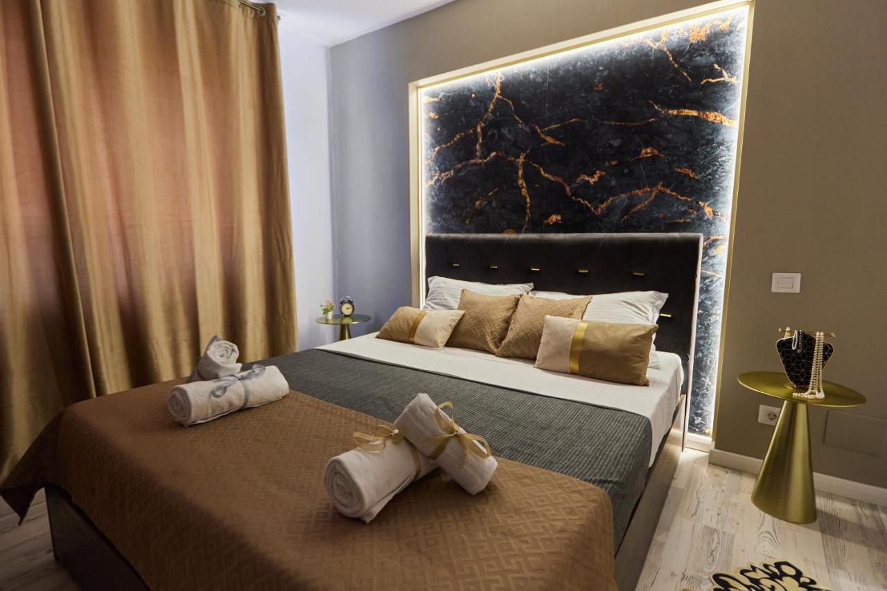Voguish Apartment *