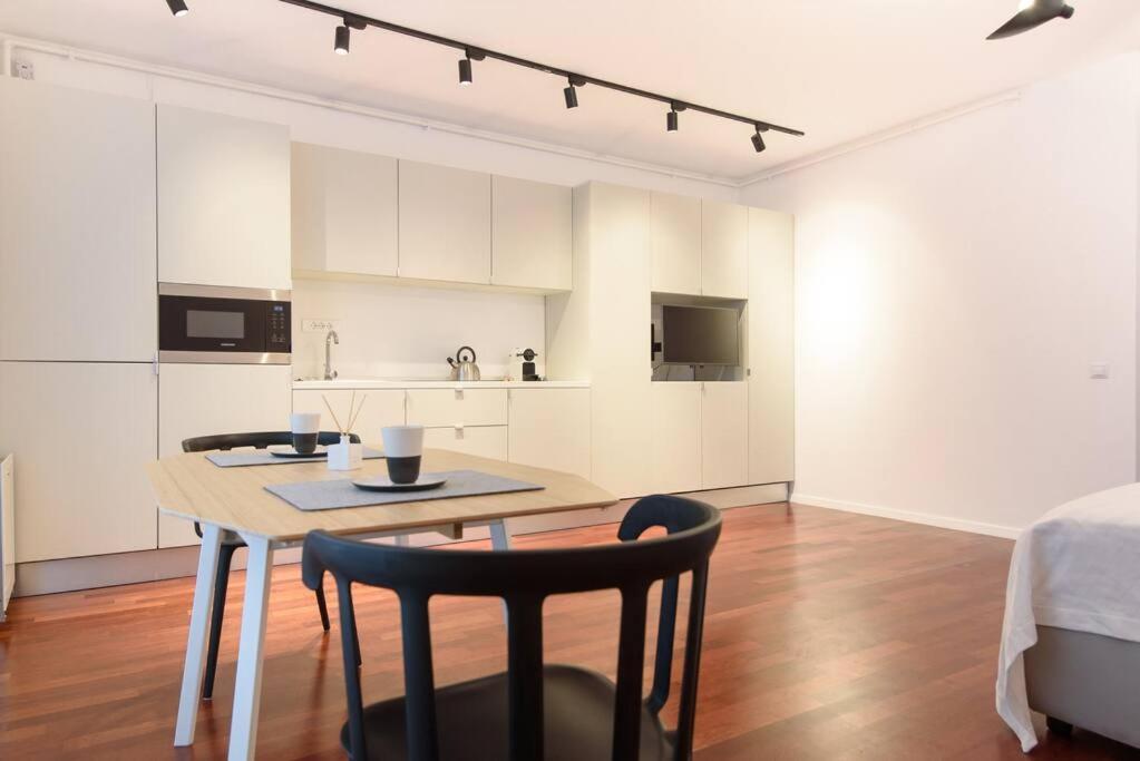 Apartamento Bianco 16 - Studio Universitate - Old Town Bucareste