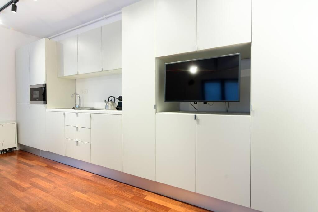 Apartamento Bianco 16 - Studio Universitate - Old Town Bucareste