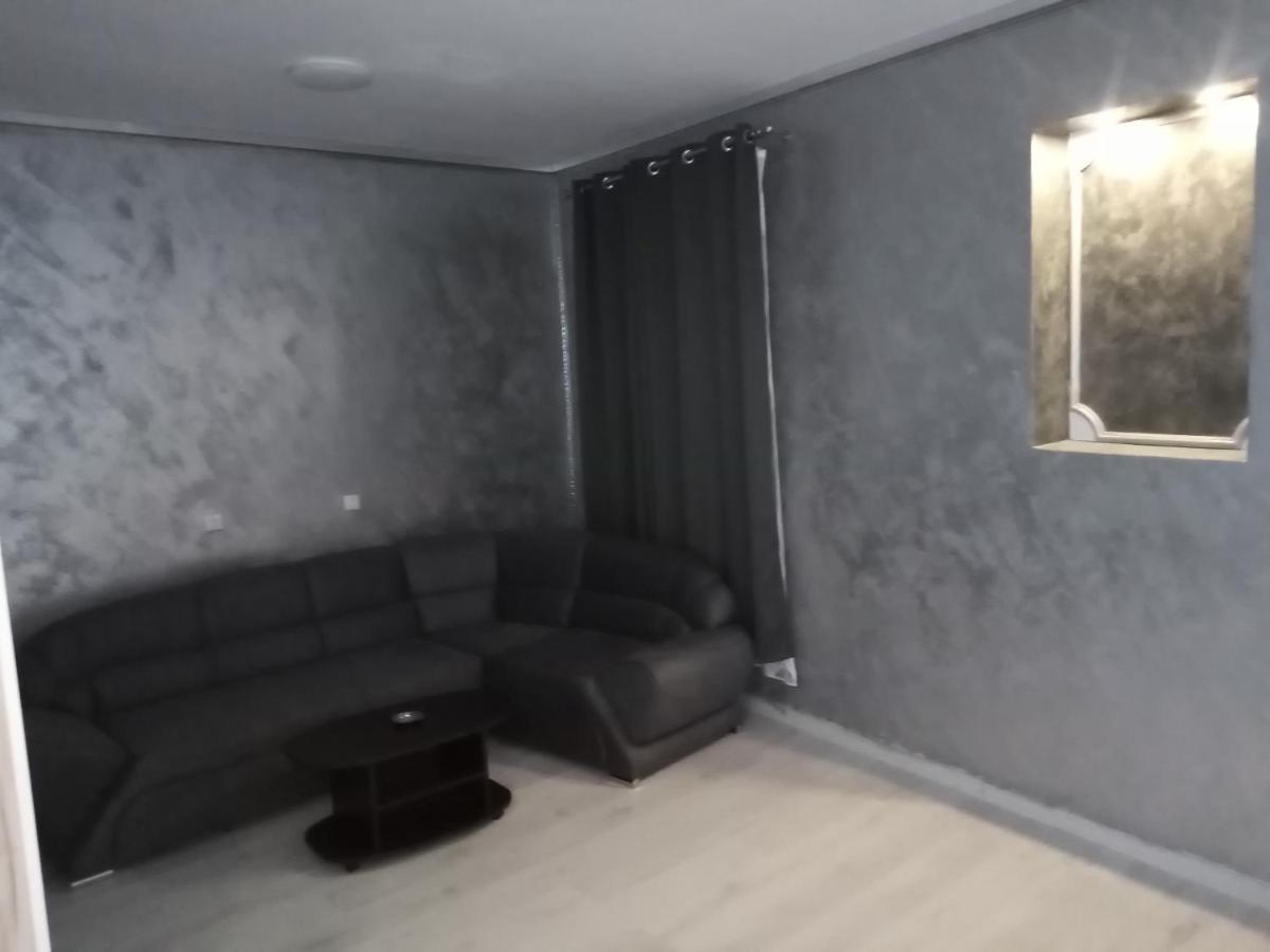 Apartament 2 Camere, Super Dragut Si Spatios, Zona Linistita, 100 Metrii De Calea Victoriei Bucharest