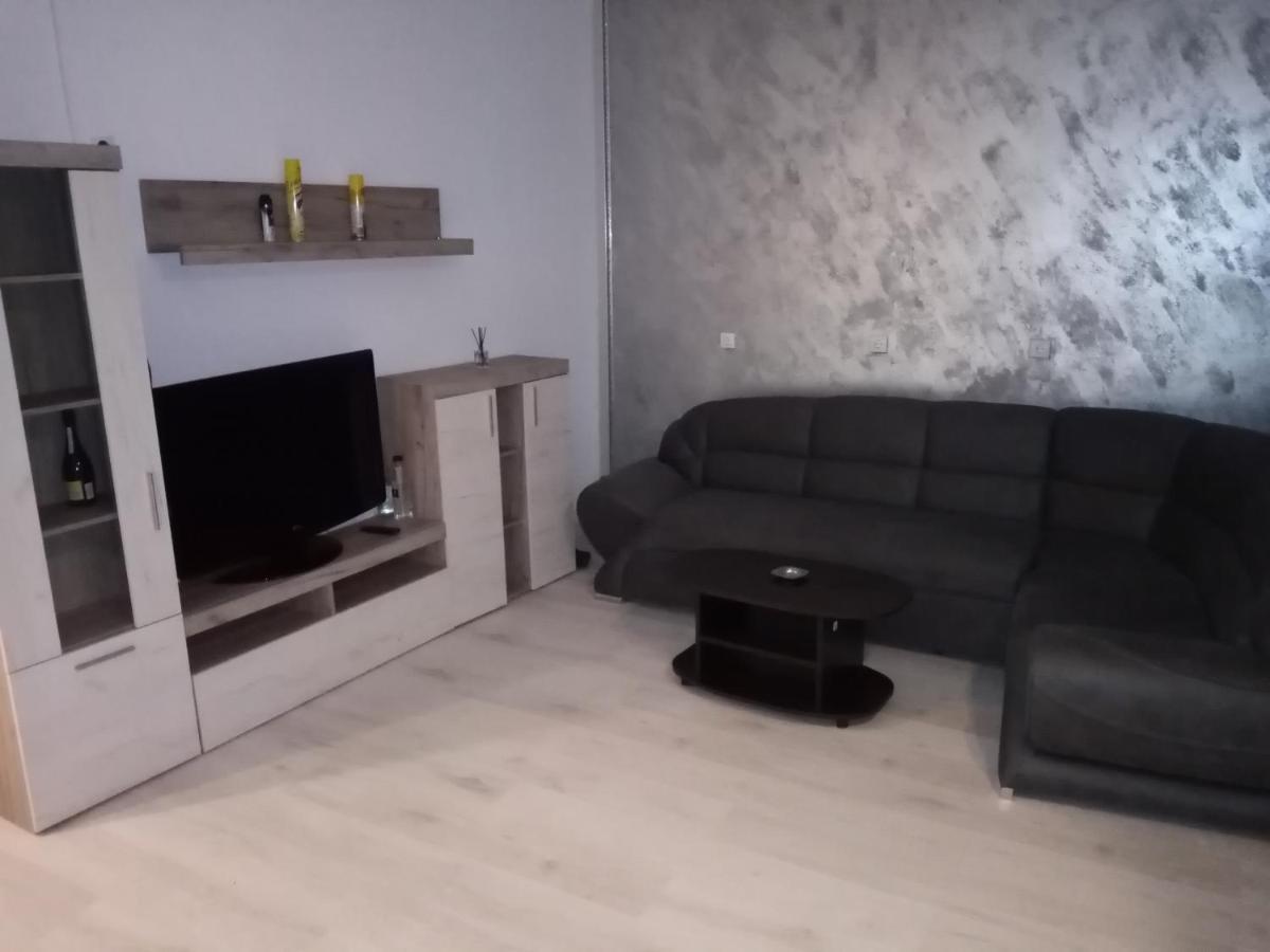 Apartament 2 Camere, Super Dragut Si Spatios, Zona Linistita, 100 Metrii De Calea Victoriei