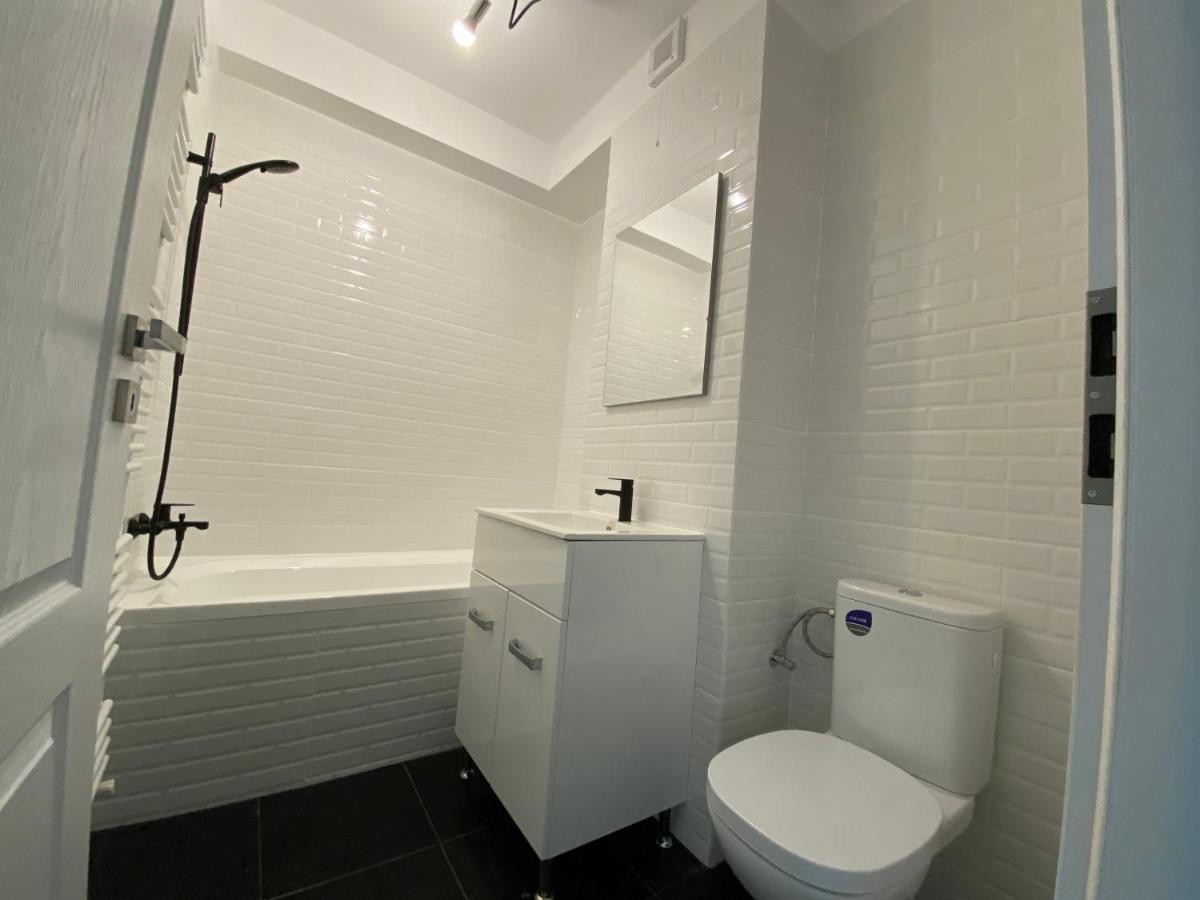 Studio Galaxy Plaza Sector 6 Apartment *